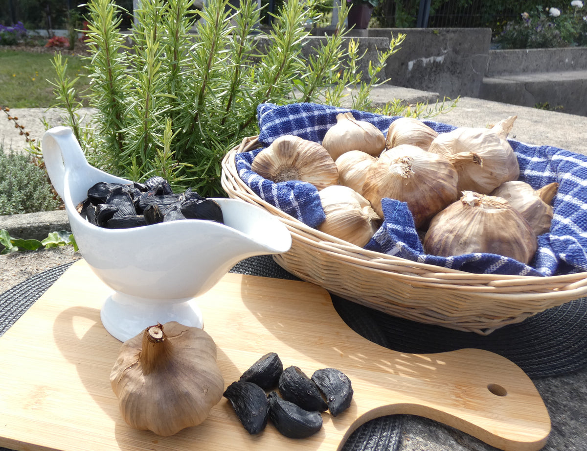 Tête d'Ail Noir Breton / Whole black garlic bulb - environ 60 g